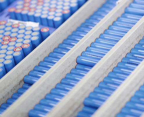 3.7V-18650-battery-cell