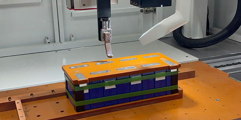 Precise positioning and welding of battery packs