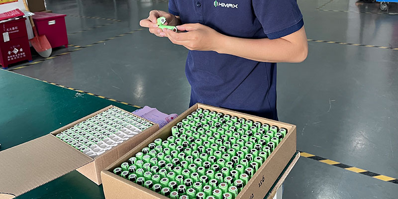 a compact 1S2P configuration with 18650 cells