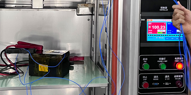 mergency lighting battery backup system connected to temperature logger during 10A discharge test