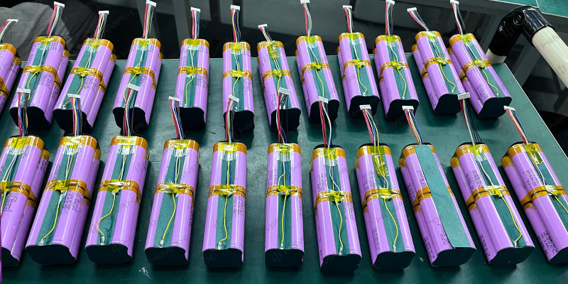 Compact lithium-ion Robot battery design for robotics applications 42x39x134mm
