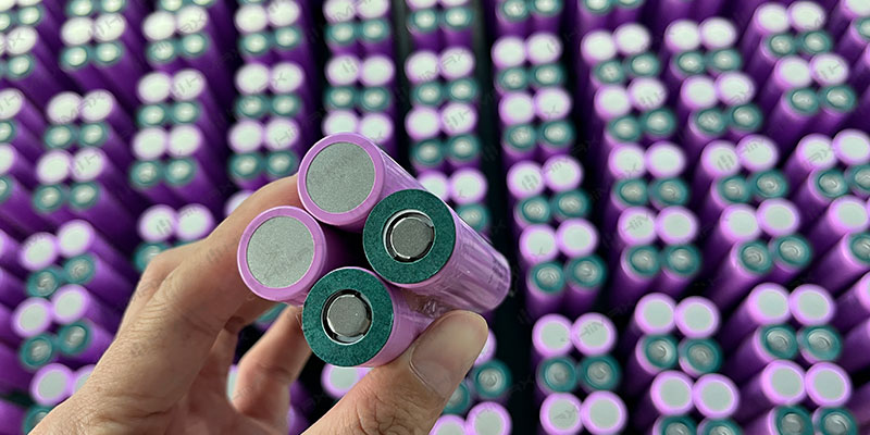 How to choose a Robot battery for solar charging systems in robotics