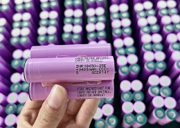 Samsung INR18650-35E 3400mAh 18650 cell for GPS locator battery - top and side view