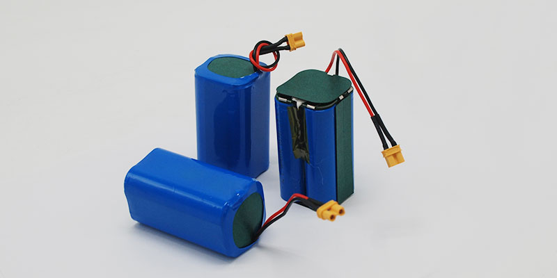 Custom connector and cable design for portable vacuum sealer battery pack