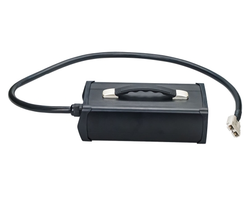 Portable handle design of 14.6V 40A LiFePO4 charger