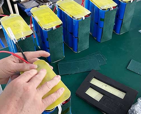 Internal 4S 18650 LiFePO4 cell configuration with BMS board during battery pack assembly