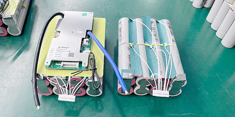 8S2P cell configuration diagram for 25.6V 10Ah uninterruptible power supply batteries